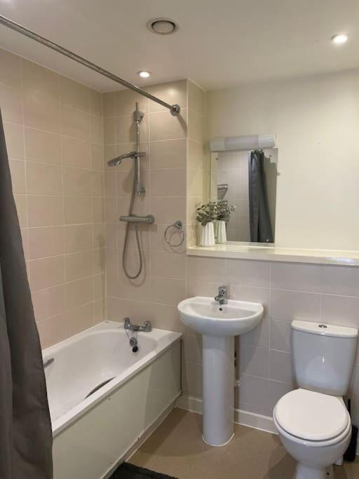 Two Bedroom House By Brookland Serviced Short Lets With Free Wifi & Parking
