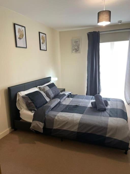 Two Bedroom House By Brookland Serviced Short Lets With Free Wifi & Parking Casa vacanze *