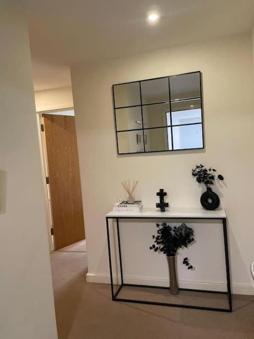 Two Bedroom House By Brookland Serviced Short Lets With Free Wifi & Parking * Londra